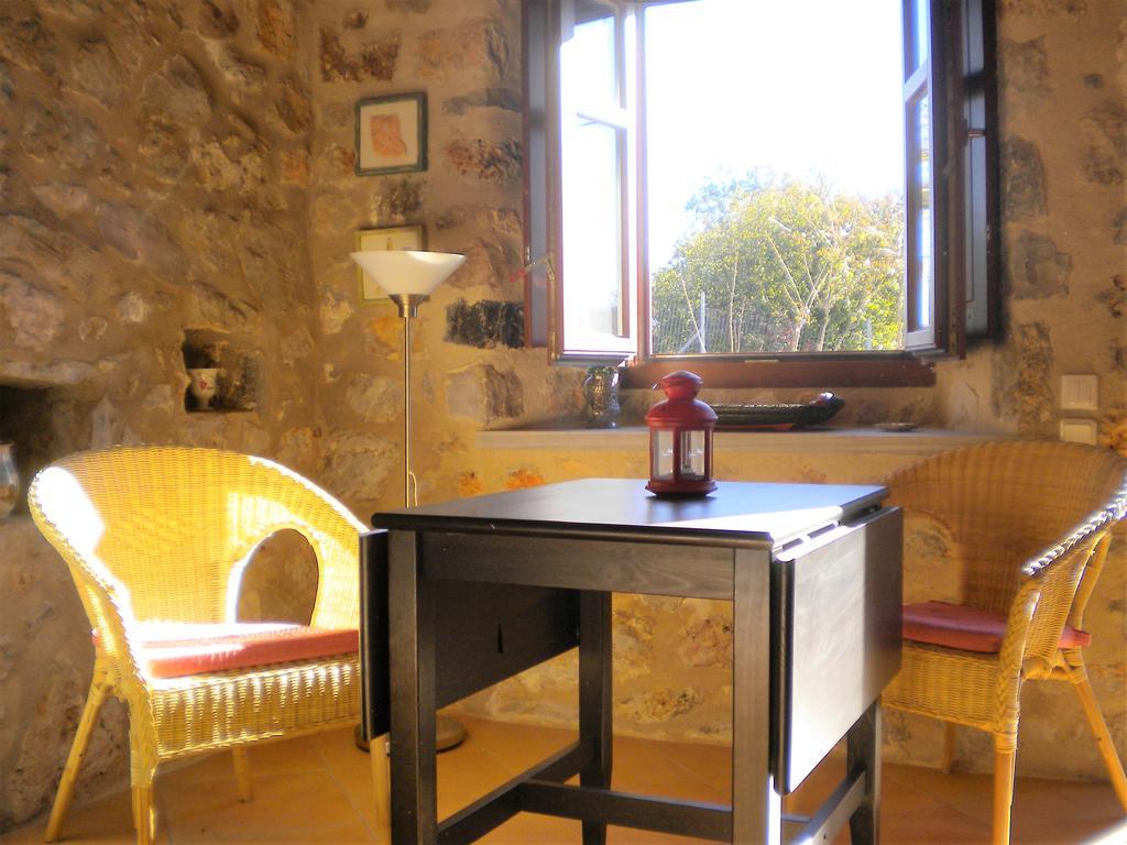 Arcadian Stone House In A Quiet Landscape, Leonidion Poúlithra Exterior foto